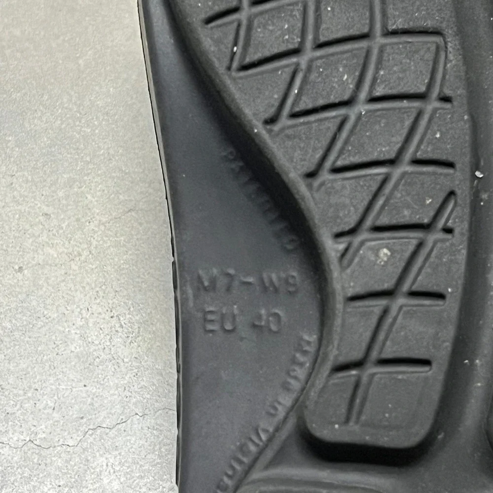Oofos OOahh Slide Sandals Black Recovery Footwear M7 W9 EU 40